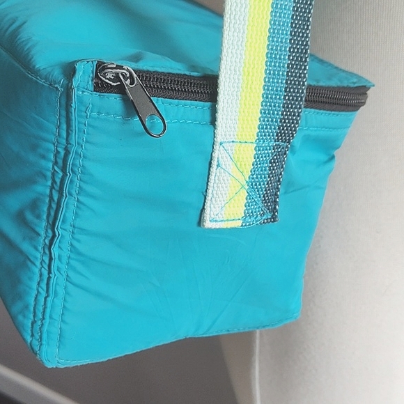 Victoria’s Secret PINK Cooler/Lunch Bag With Carrying Strap - Picture 6 of 9